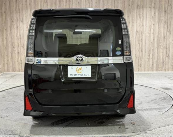 Toyota Voxy ZS kIrameki 2016 *USD 10,800 C&F to Jamaica*