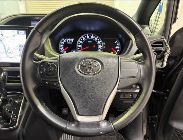 Toyota Voxy ZS kIrameki 2016 *USD 10,800 C&F to Jamaica*